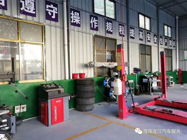 金錘鈑金，銀槍噴漆！龍江汽修值得信賴！